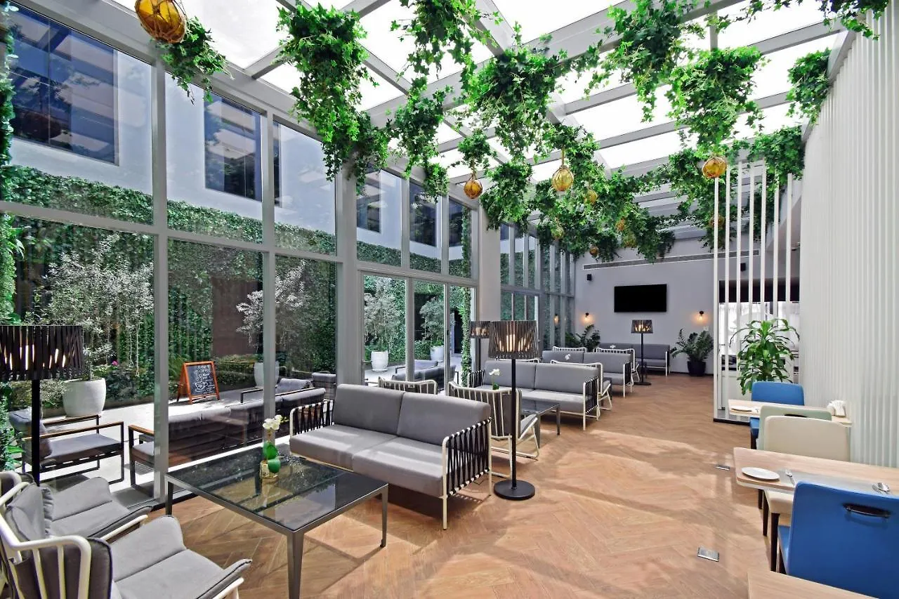 Lemon Tree Hotel, Jumeirah Dubai Hotel